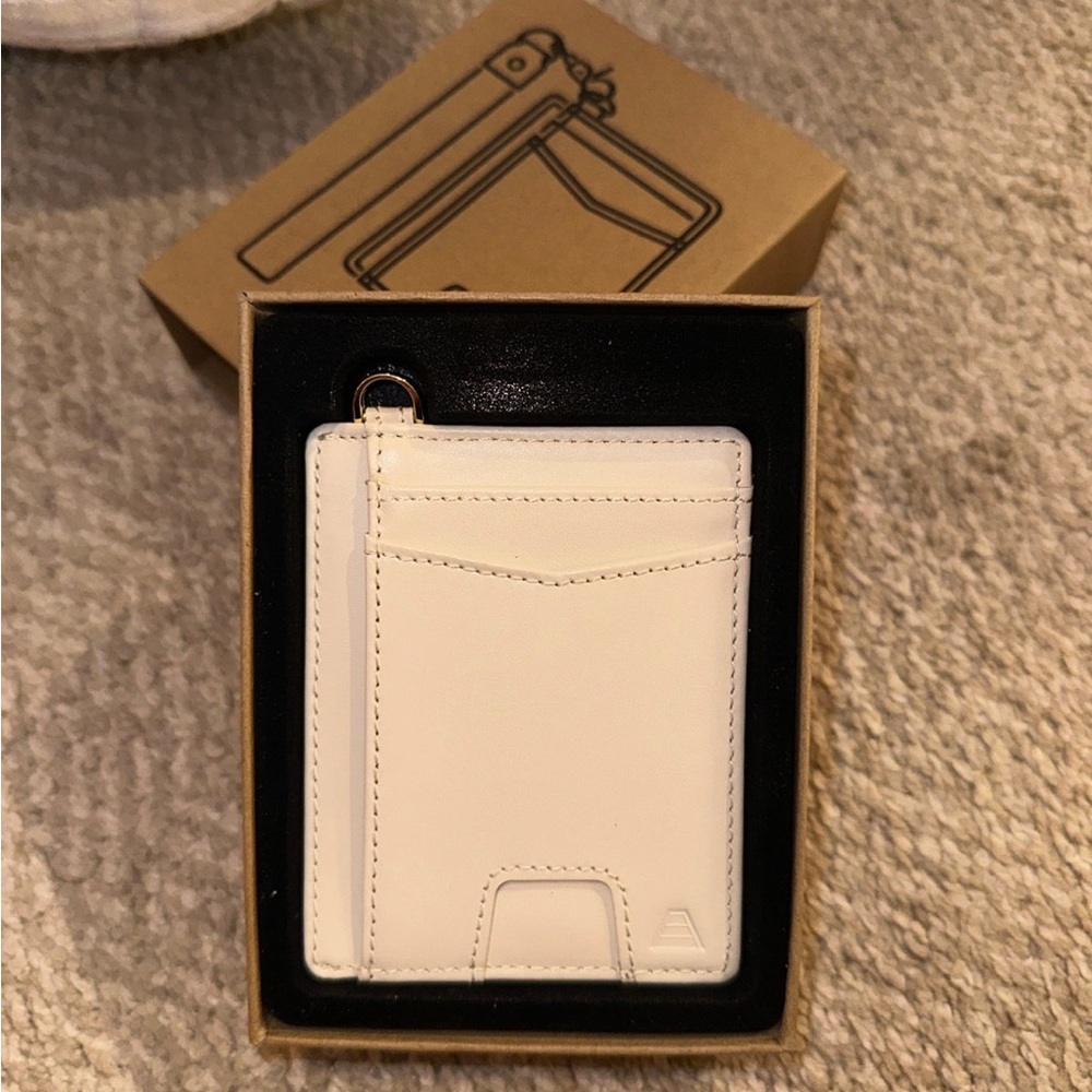 NWT Denner Andar Wallet